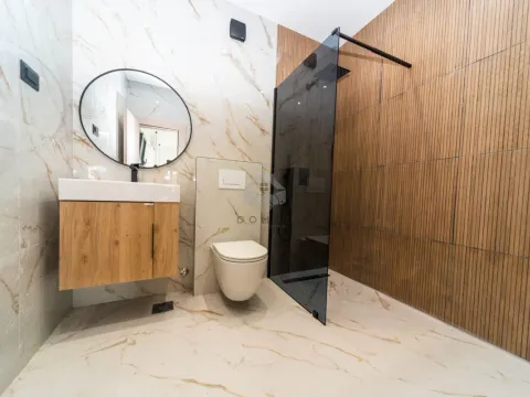 Sale, house, 202m², Tološi, Podgorica - image 18