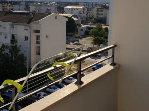 Prodaja, jednosoban stan, 45m², Stari Aerodrom, Podgorica - image 12