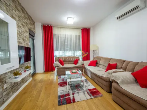 Izdavanje, dvosoban stan, 78m², Centar, Podgorica - image 1