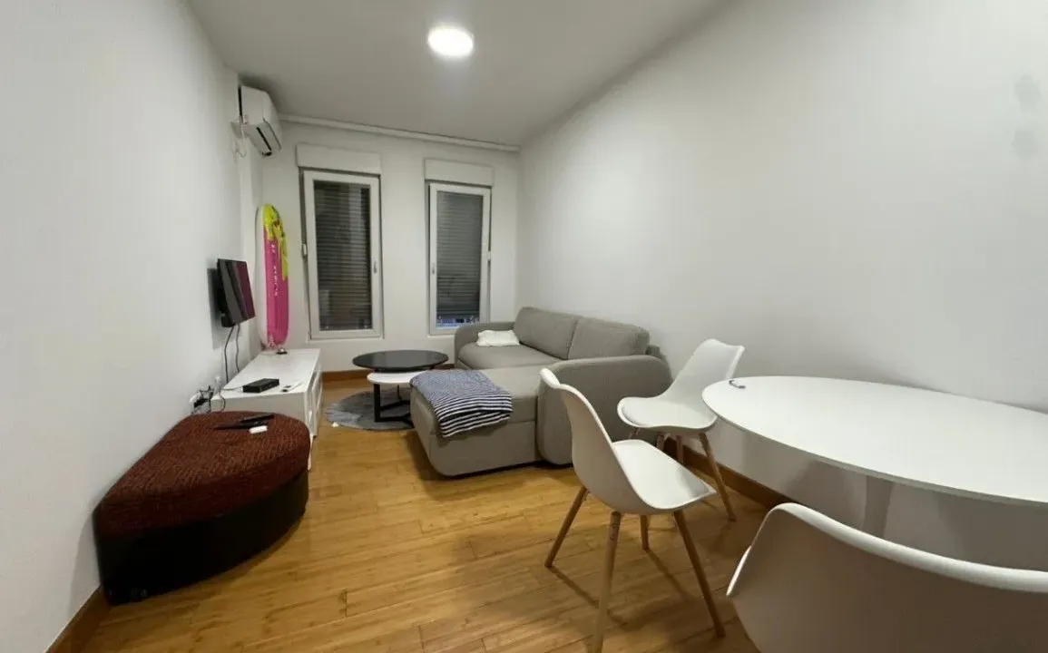Izdavanje, jednosoban stan, 45m², Zagorič, Podgorica
