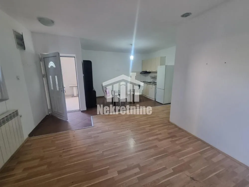Izdavanje, trosoban stan, 69m², Zemun Sve Podlokacije, Beograd