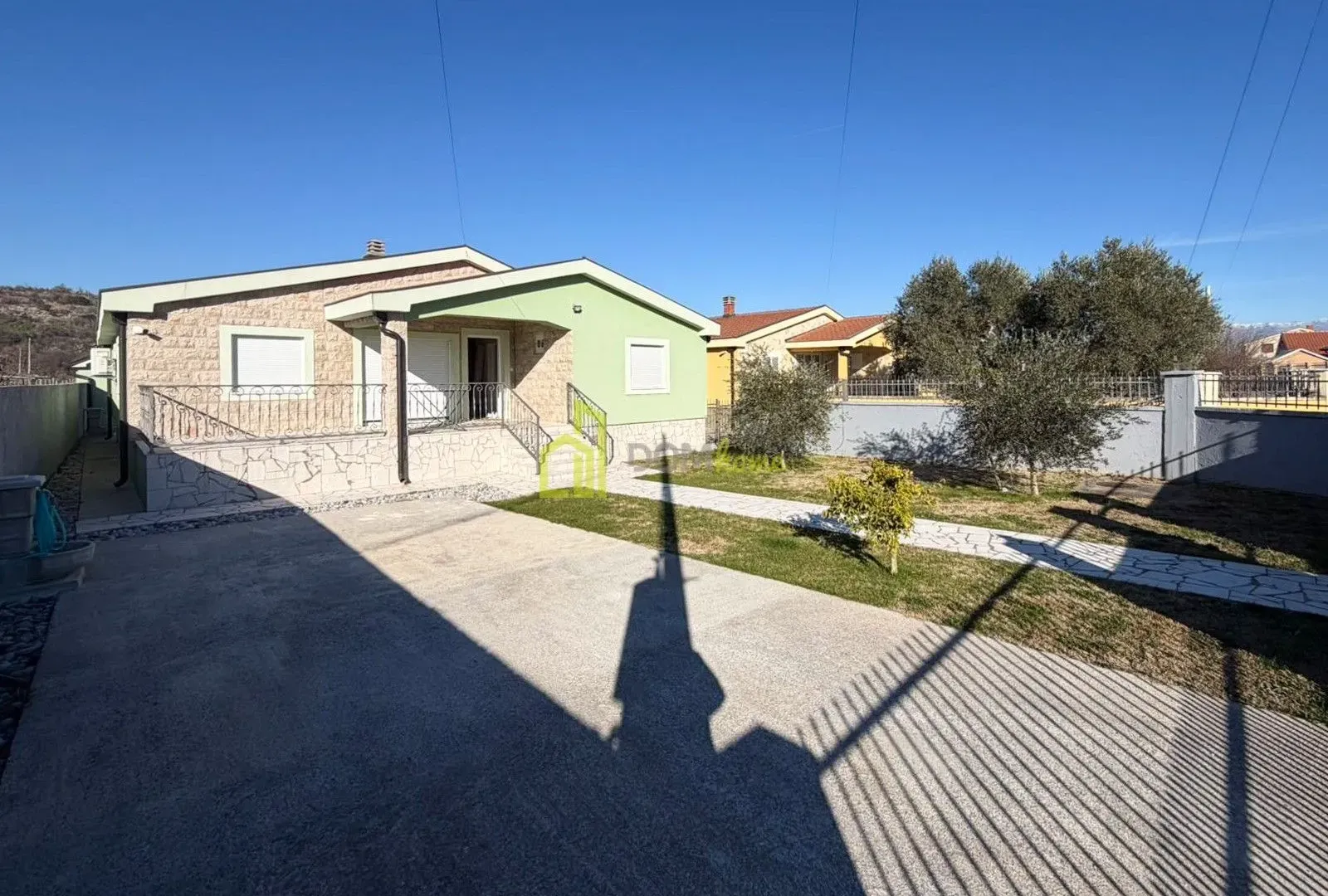 Rent, three bedroom apartment, 165m², Farmaci, Podgorica