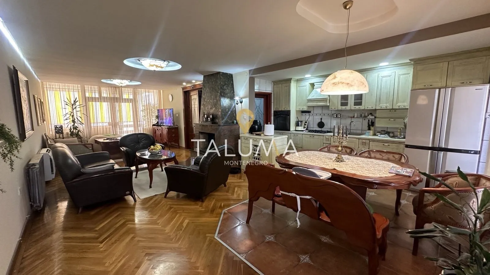 Sale, house, 405m², Stari Aerodrom, Podgorica