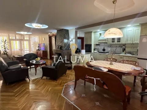 Prodaja, kuća, 405m², Stari Aerodrom, Podgorica - image 5