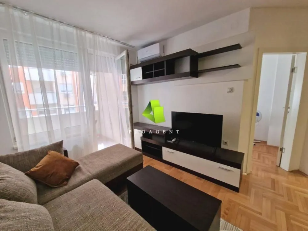 Izdavanje, dvosoban stan, 43m², Centar, Niš
