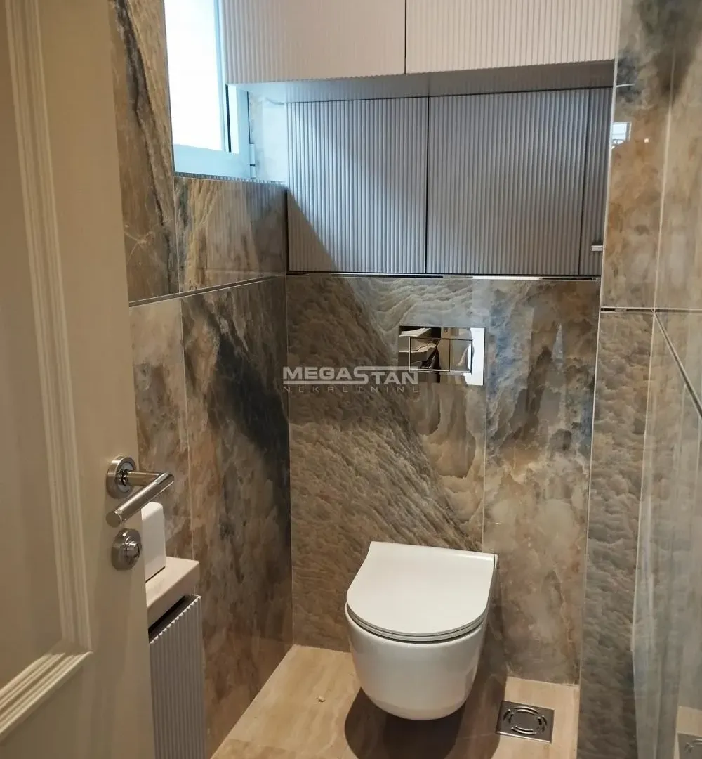 Izdavanje, četvorosoban stan, 173m², Savski Venac, Beograd
