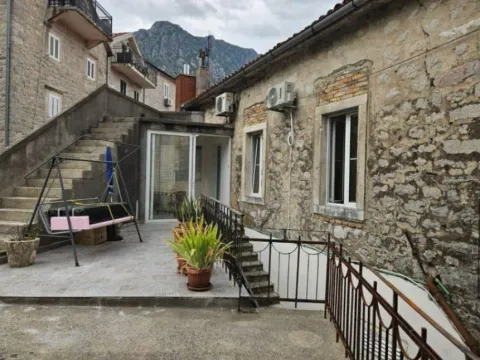 Sale, one bedroom apartment, 56m², Risan, Kotor - image 2