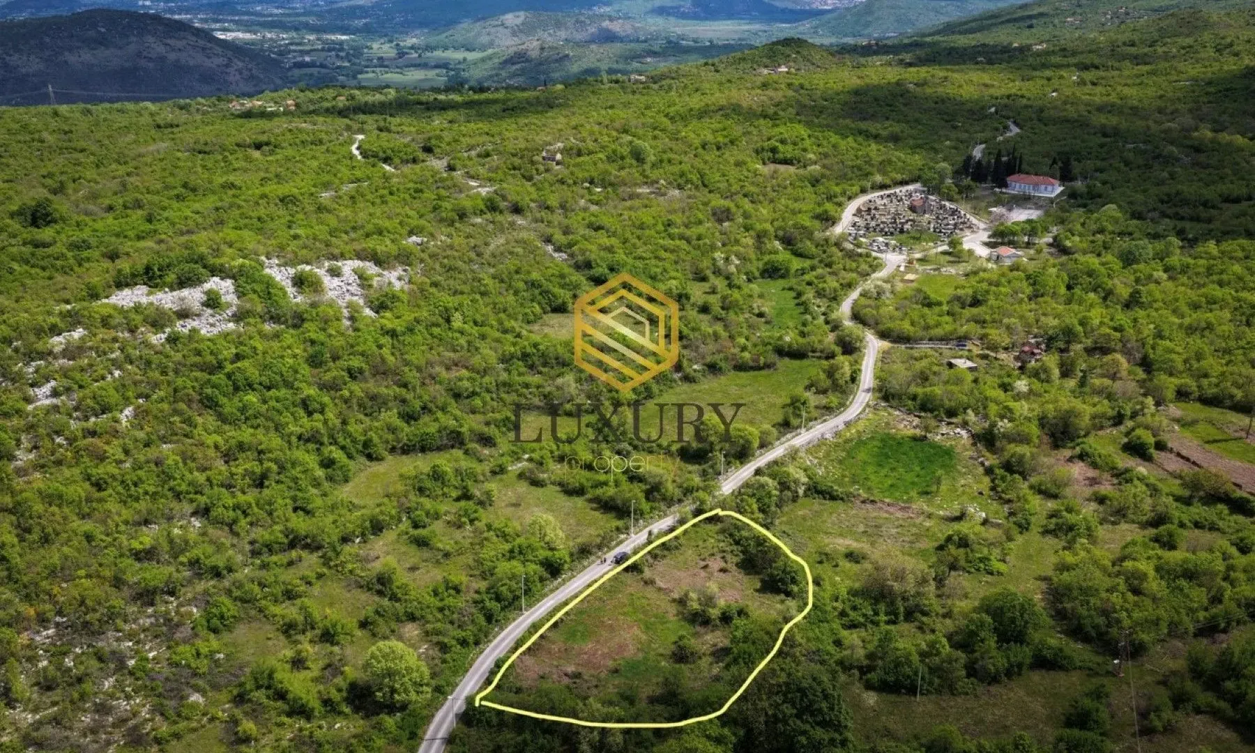 Prodaja, plac, 2500m², Komani, Podgorica