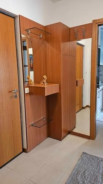 Izdavanje, dvosoban stan, 70m², Centar, Podgorica