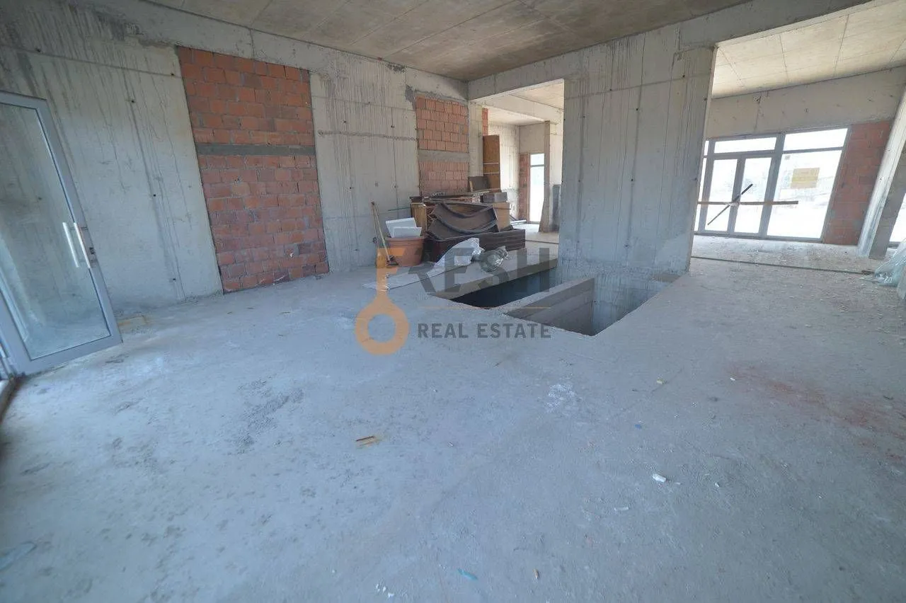 Rent, office space, 200m², Tološi, Podgorica