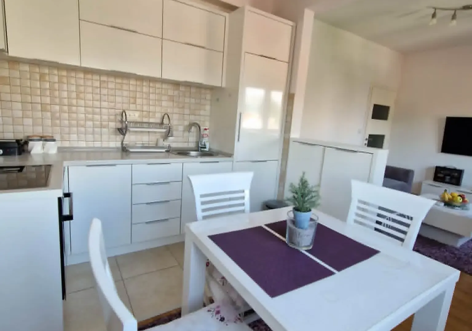 Izdavanje, jednosoban stan, 45m², Drač, Podgorica