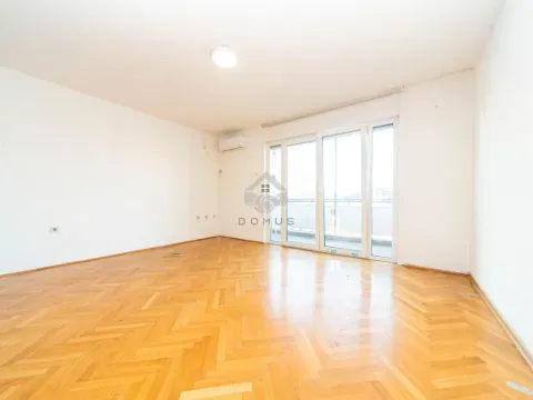 Rent, office space, 80m², Stara Varoš, Podgorica
