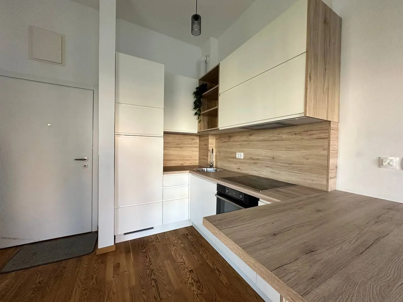 Prodaja, jednosoban stan, 86m², Centar, Bar