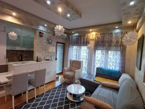 Rent, two bedroom apartment, 56m², Blok 9, Podgorica - image 4