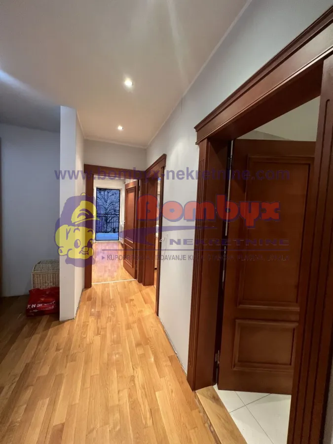 Prodaja, četvorosoban stan, 177m², Centar, Novi Sad