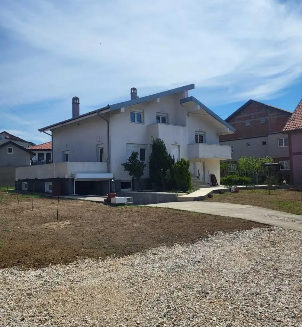 Izdavanje, kuća, 160m², Zvezdara Sve Podlokacije, Beograd