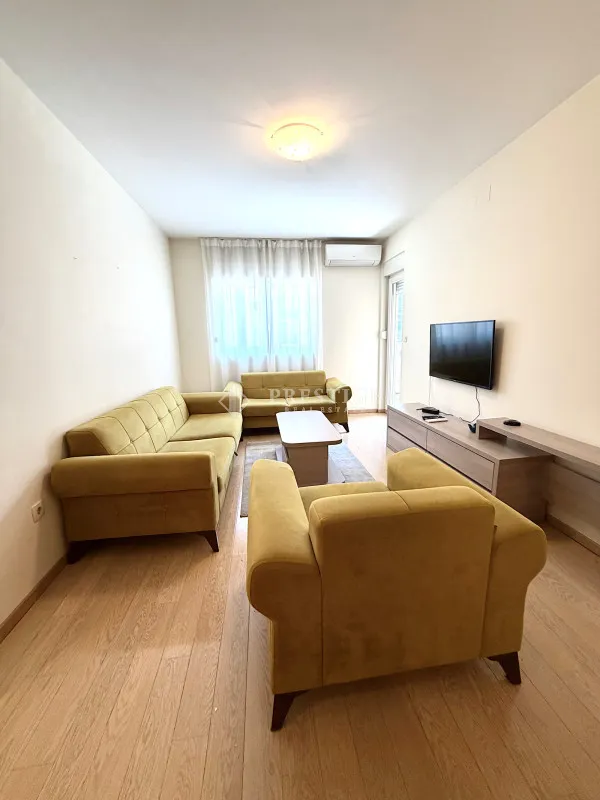 Rent, two bedroom apartment, 72m², City Kvart, Podgorica