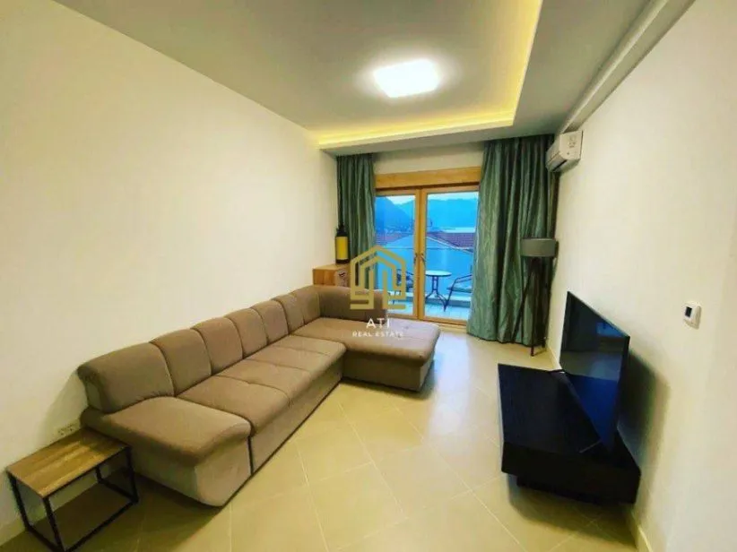 Sale, two bedroom apartment, 62m², Dobrota, Kotor
