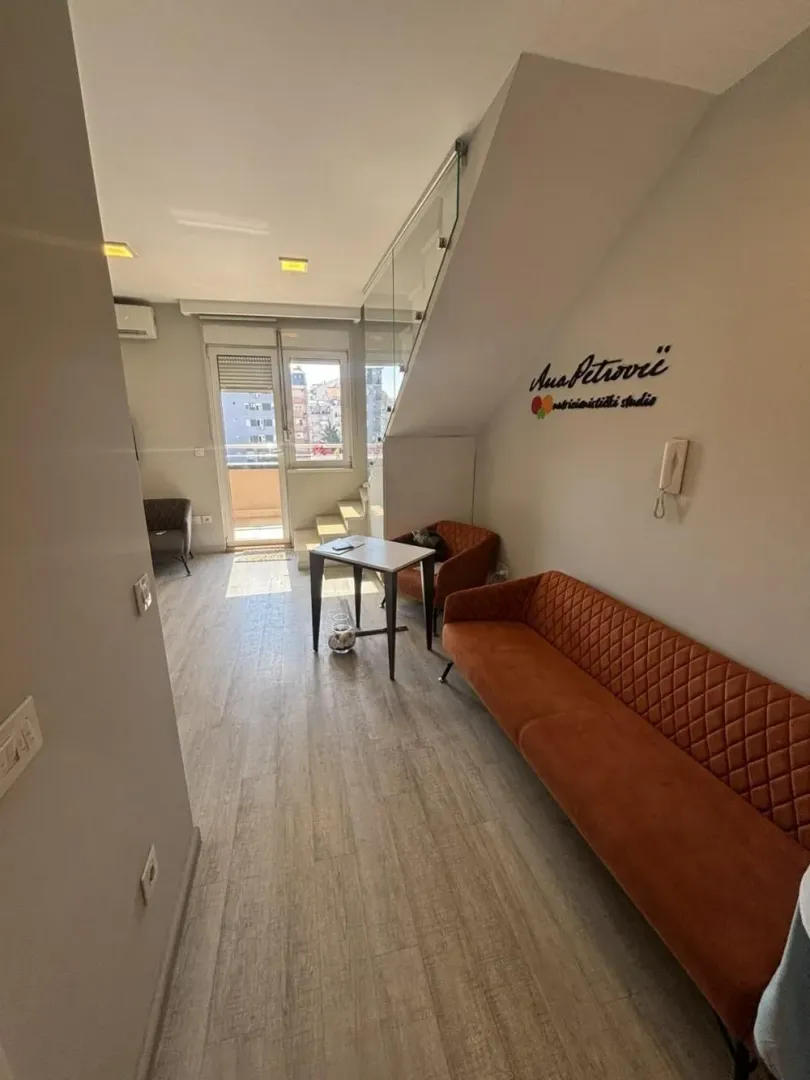 Izdavanje, stan, 118m², Đeram Pijaca, Beograd
