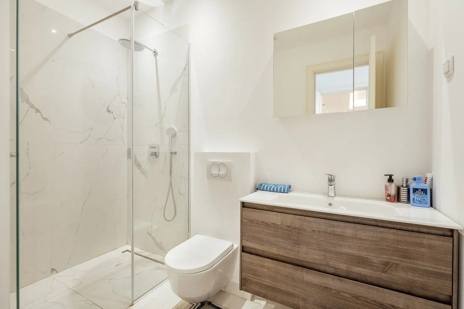 Prodaja, dvosoban stan, 103m², Centar, Tivat