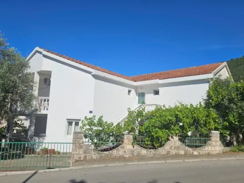 Prodaja, kuća, 403m², Petrovac, Budva - image 1