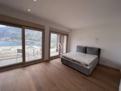 Izdavanje, četvorosoban stan, 260m², Škaljari, Kotor - image 3