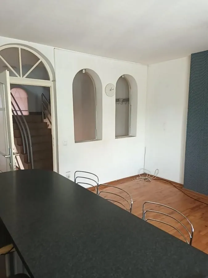 Izdavanje, kuća, 180m², Čukarica, Beograd