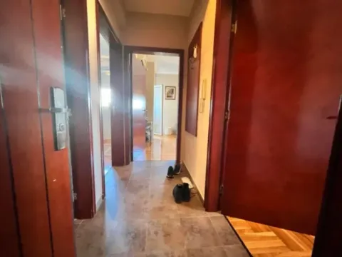 Izdavanje, dvosoban stan, 55m², City Kvart, Podgorica - image 9