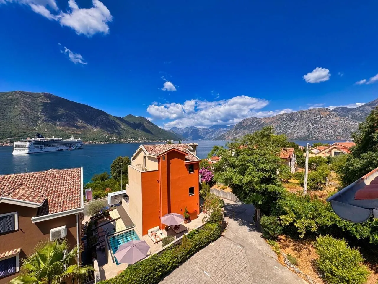 Prodaja, dvosoban stan, 82m², Dobrota, Kotor
