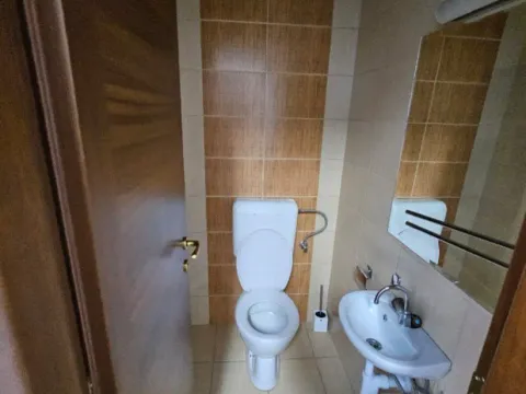 Izdavanje, poslovni prostor, 85m², Stari Aerodrom, Podgorica - image 3
