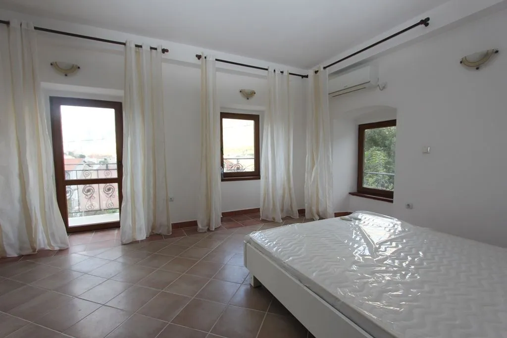 Sale, house, 220m², Prčanj, Kotor