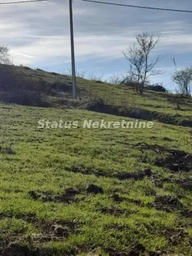 Pogled na travnati teren i padinu. - image 5