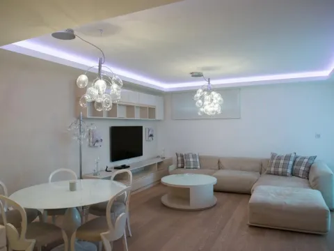 Rent, one bedroom apartment, 77m², Budva, Crna Gora - image 10