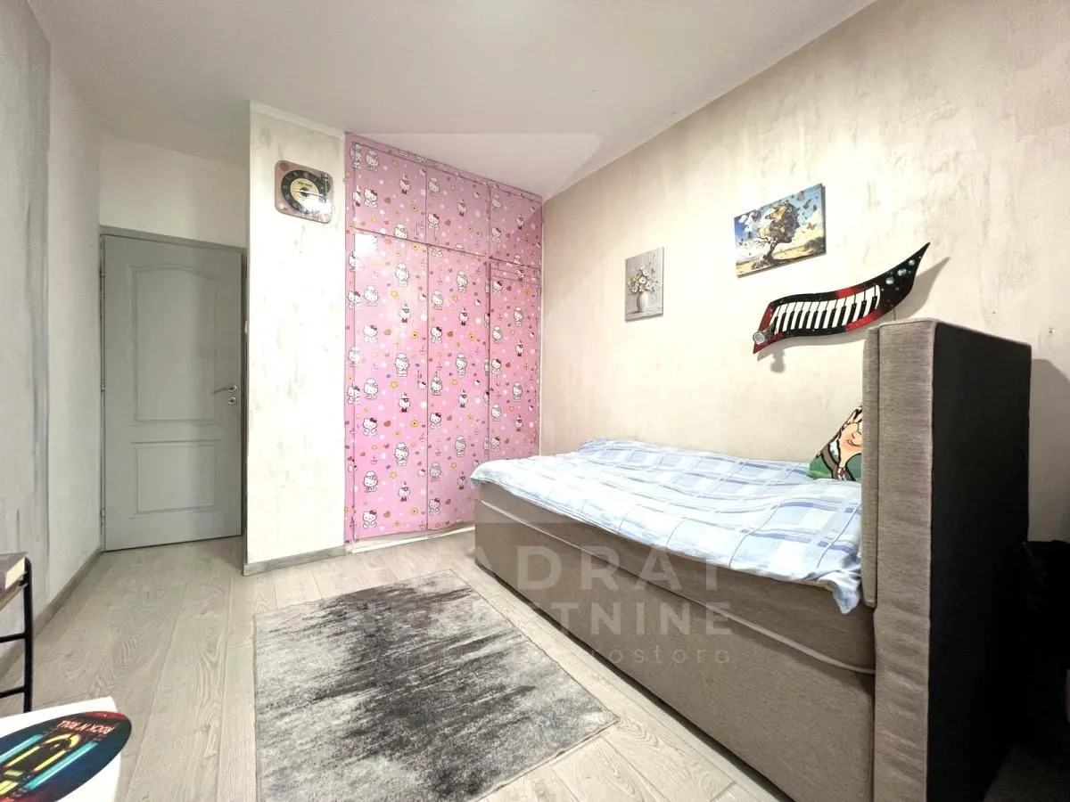 Izdavanje, trosoban stan, 100m², Pejton, Podgorica