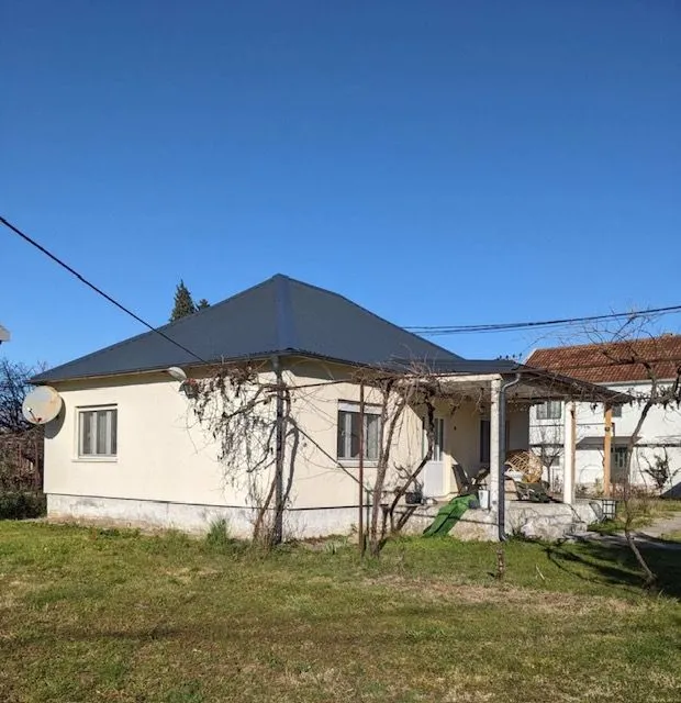 Izdavanje, kuća, 85m², Masline, Podgorica