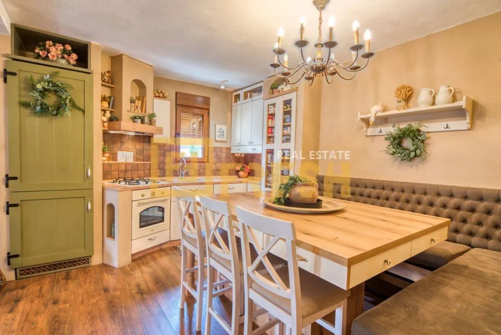 Prodaja, kuća, 160m², Stara Varoš, Podgorica