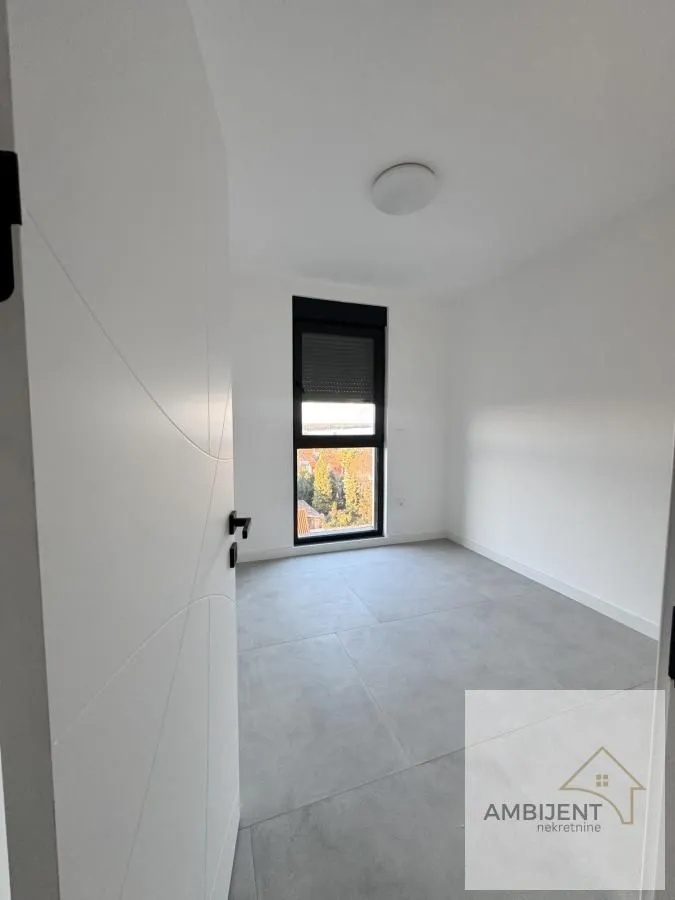 Izdavanje, četvorosoban stan, 77m², Stari Banovci, Stara Pazova