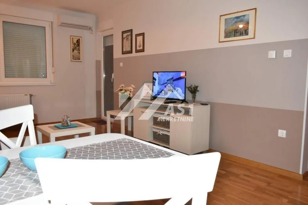 Izdavanje, dvosoban stan, 42m², Podbara, Novi Sad Sve Podlokacije