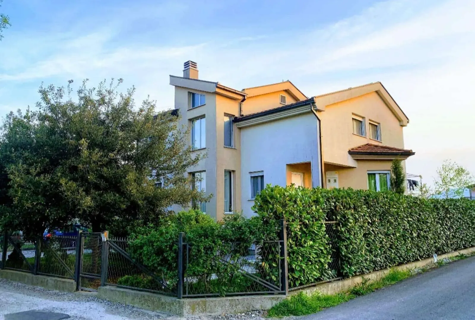 Izdavanje, kuća, 240m², Donja Gorica, Podgorica