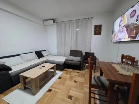 Izdavanje, jednosoban stan, 45m², City Kvart, Podgorica - image 1