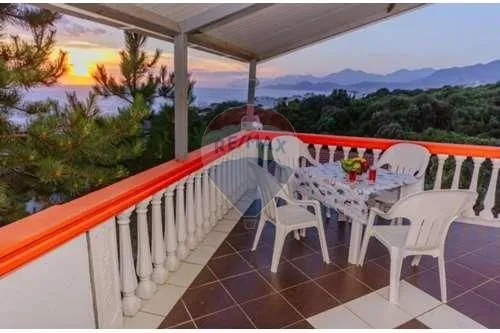 Prodaja, kuća, 320m², Kruče, Ulcinj