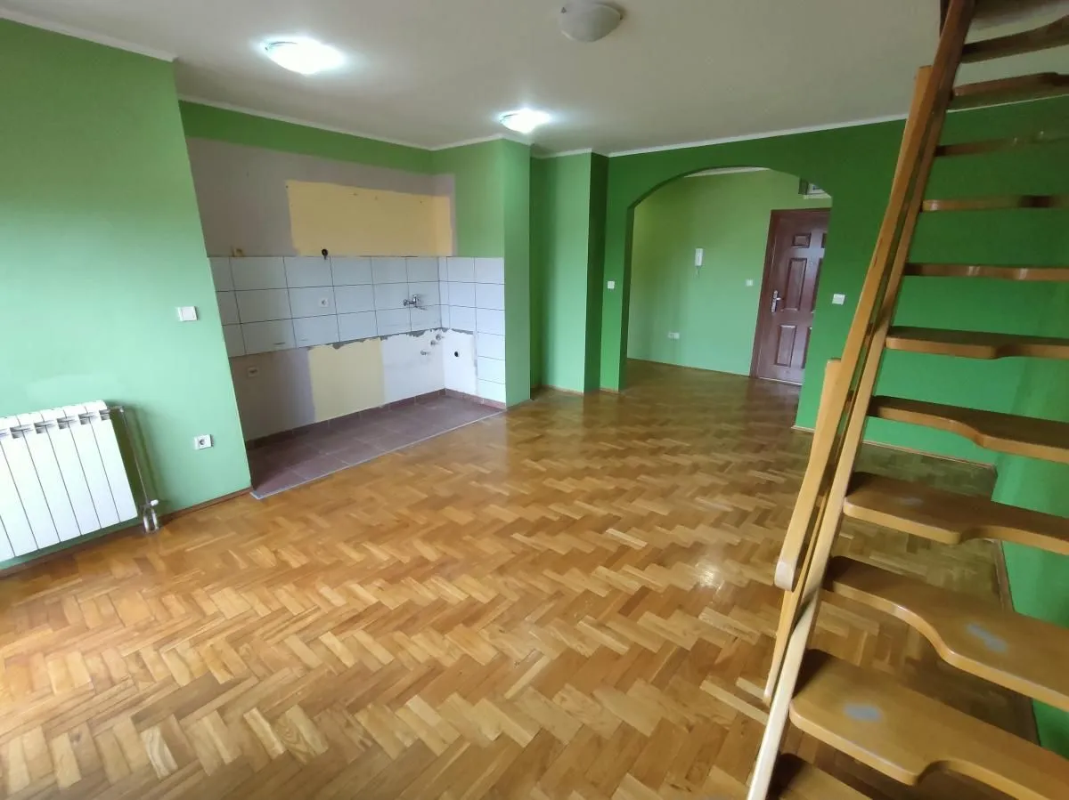 Izdavanje, četvorosoban stan, 103m², Nova Detelinara, Novi Sad Sve Podlokacije