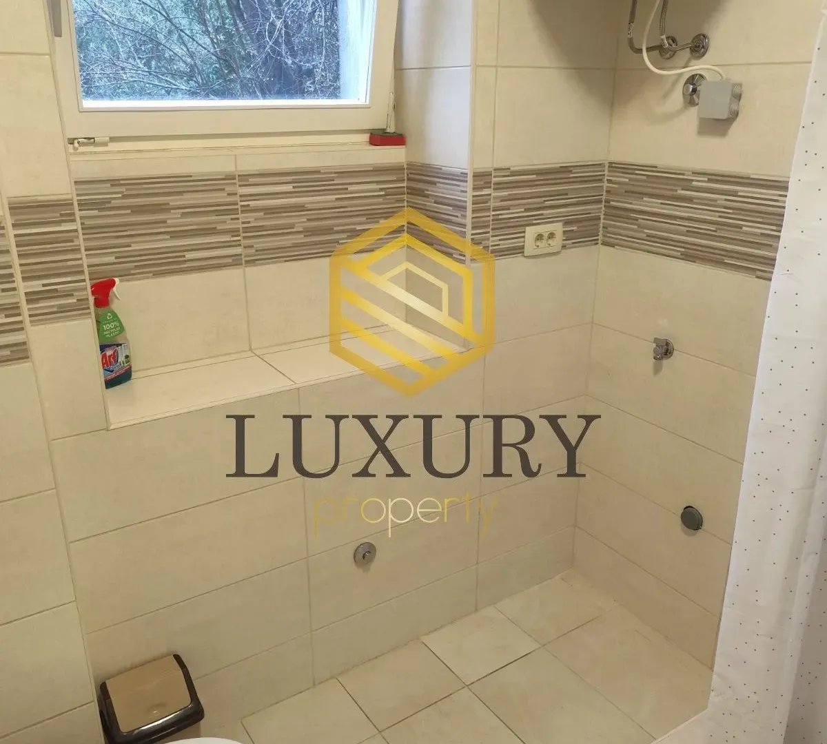 Izdavanje, dvosoban stan, 90m², Gorica C, Podgorica
