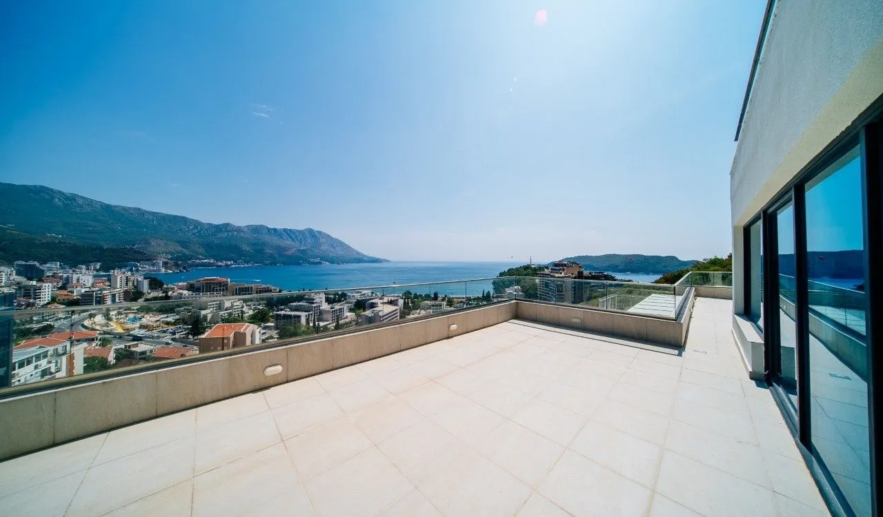 Sale, three bedroom apartment, 233m², Bečići, Budva
