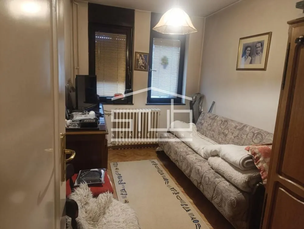 Prodaja, četvorosoban stan, 90m², Cerak, Beograd