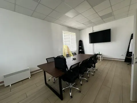 Rent, office space, 800m², Rumenka, Novi Sad Sve Podlokacije - image 4