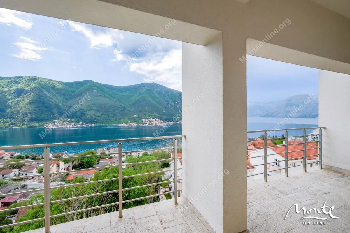 Prodaja, trosoban stan, 103m², Dobrota, Kotor