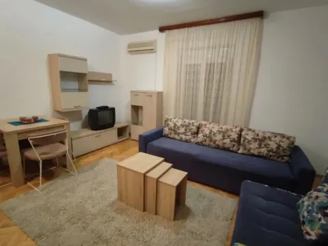 Izdavanje, garsonjera, 27m², Malo Brdo, Podgorica