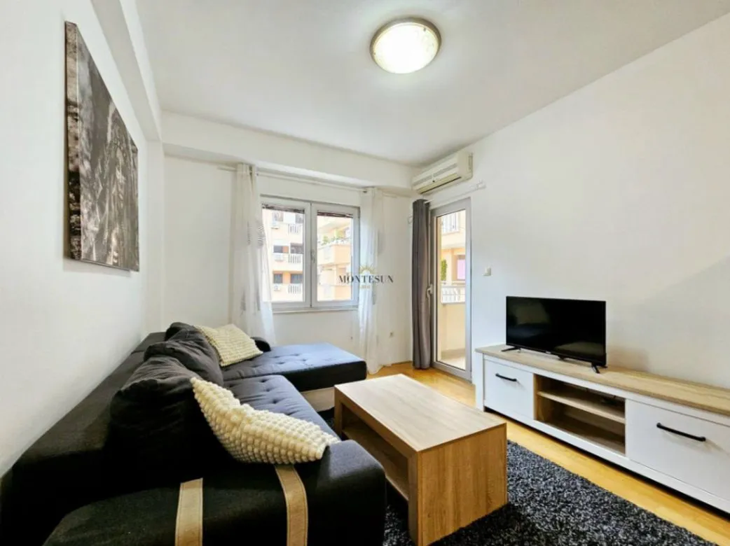 Izdavanje, jednosoban stan, 52m², Budva, Crna Gora