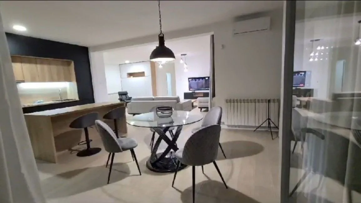 Prodaja, četvorosoban stan, 145m², Savski Venac, Beograd